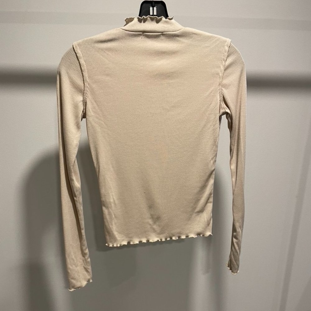 Pretty Little Thing Beige Long Sleeve - Picture 3 of 3